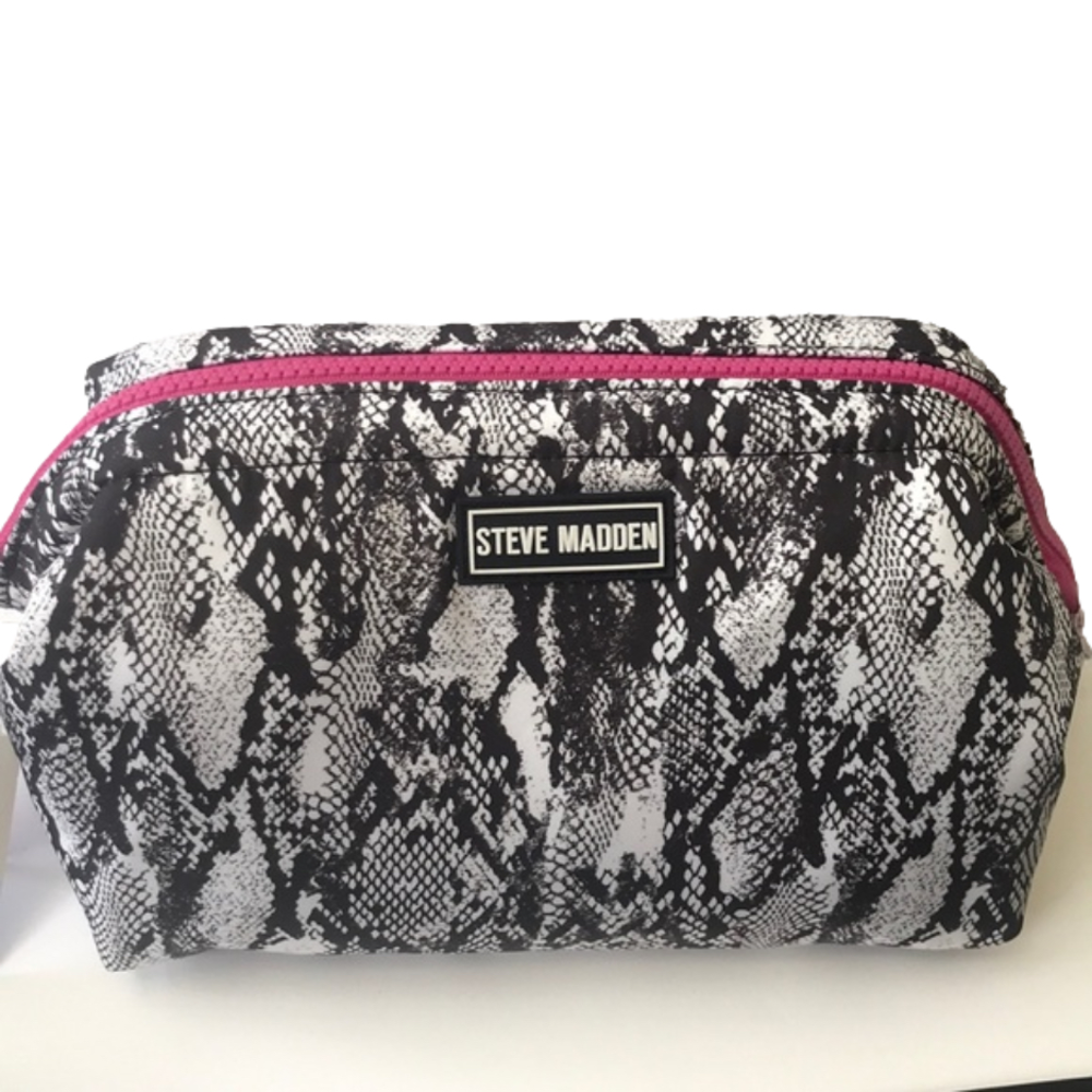 NWT Steve Madden Framed Cosmetic Wristlet